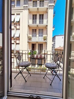 ห้องดับเบิล, เตียงควีนไซส์ 1 เตียง, ระเบียง, วิวเมือง | ภายใน