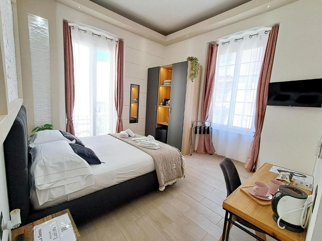 Camera doppia, 1 letto queen, balcone, vista città | Tende oscuranti, insonorizzazione, ferro/asse da stiro, Wi-Fi gratuito