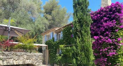 Charmante bergerie et ses annexes/ piscine à 2 pas de la mer. Animaux acceptés