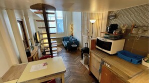 Unclassified image, 3 of 9, button - Vrbo Property (Paris)