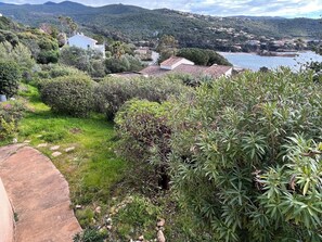 Property grounds - Villa near beach. (Pietrosella)