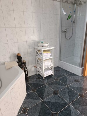 Towels, soap, toilet paper - Cozy vacation apartment in the countryside (Wertheim)