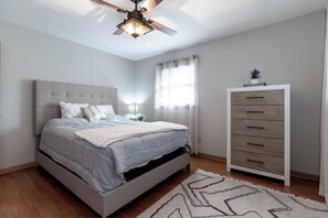 Iron/ironing board, WiFi, bed sheets - Perfect 3-bedroom house with AC in tranquil Wichita neighborhood (Wichita)