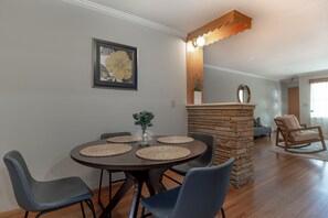 Dining - Perfect 3-bedroom house with AC in tranquil Wichita neighborhood (Wichita)