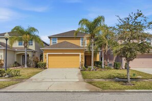 Exterior - Disney 5BR | Private Pool | Theater & Game Room (Kissimmee)