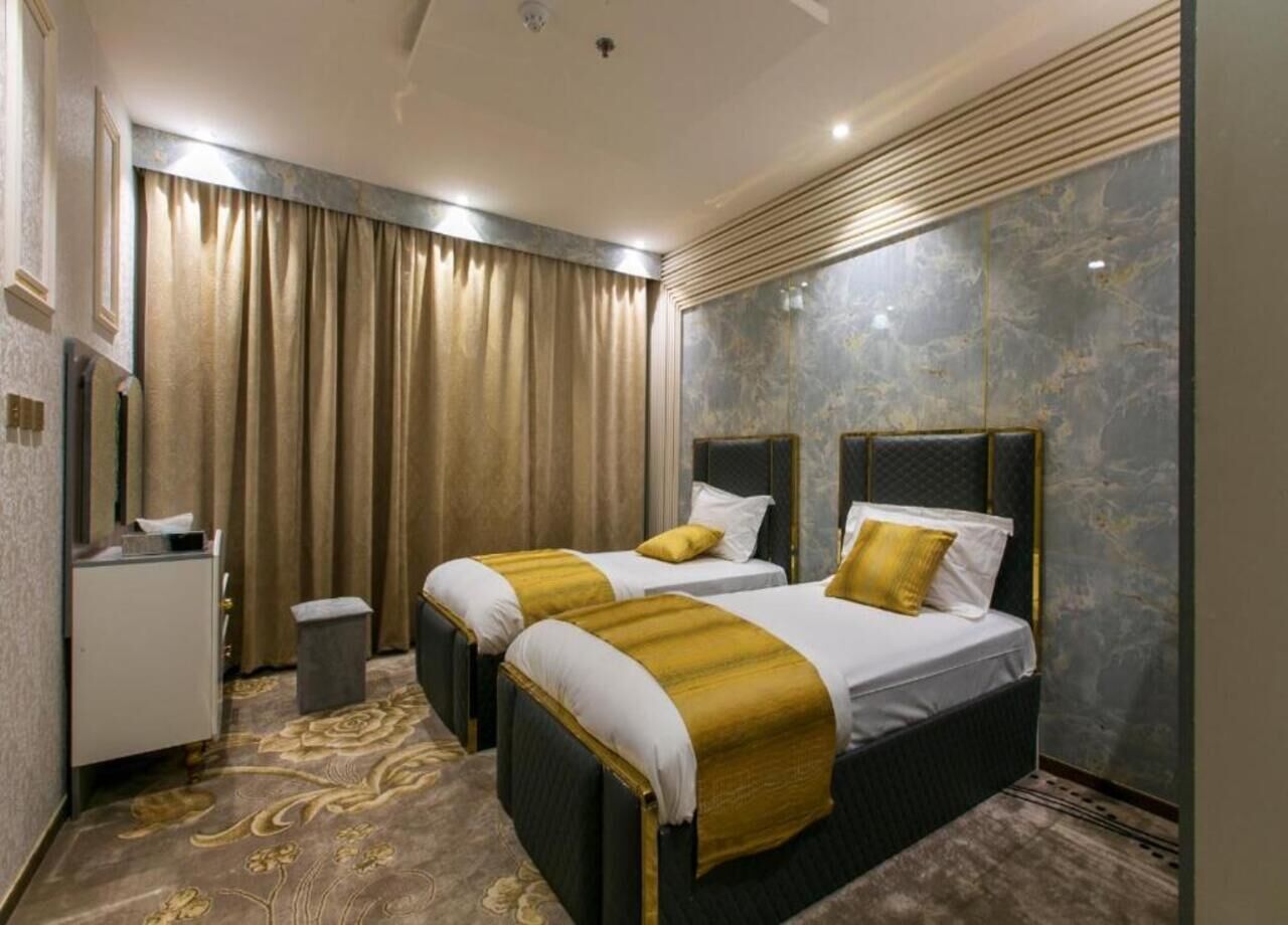 Departamento | Espacio para trabajar con laptop y tabla de planchar con plancha 