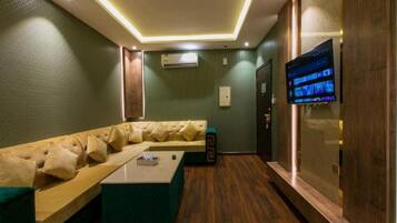 Apartment, City View | Interior