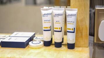 Departamento | Amenidades de baño | Toallas, jabón, shampoo, papel de baño