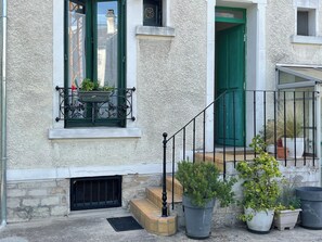 Exterior detail - Nice Apartment sleeps 4, private parking, 500m from Paris 13eme Ivry-sur-Seine (Ivry-sur-Seine)