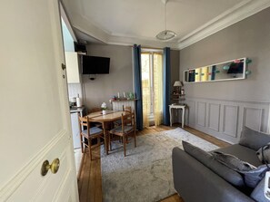 TV - Nice Apartment sleeps 4, private parking, 500m from Paris 13eme Ivry-sur-Seine (Ivry-sur-Seine)