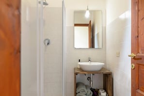 Shower, towels