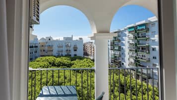 Appartement, balcon, vue ville | Intérieur