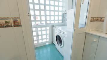 Appartement, balcon, vue ville | Intérieur