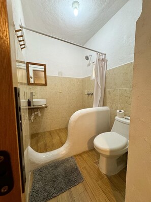 Kamar Double Klasik, patio | Kamar mandi | Handuk