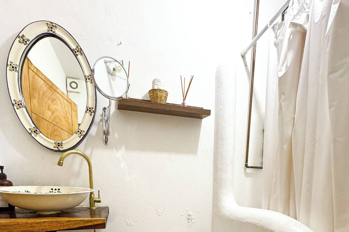 Family Cabin, Patio, Courtyard View | Bilik Mandi | Tuala disediakan