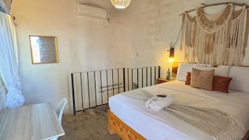 Family Cabin, Patio, Courtyard View | Free WiFi