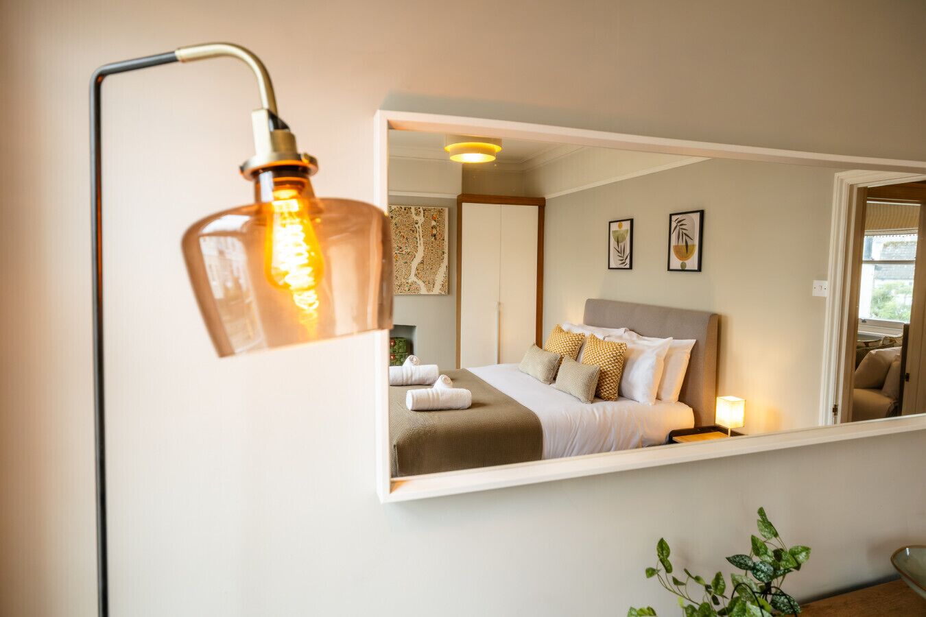 Bureau, fer et planche à repasser, Wi-Fi, draps fournis