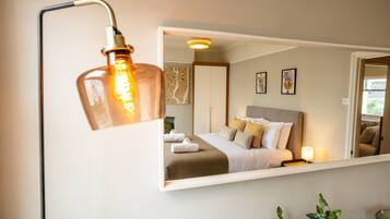 Bureau, fer et planche Ă repasser, Wi-Fi, draps fournis