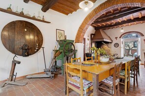 Dining - Castello 2 - Podere Cavallone - Relax in the Countryside near Florence (Montelupo Fiorentino)