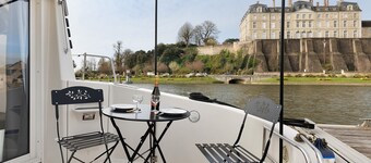 'Bateau Elvis' Houseboat with Private Terrace