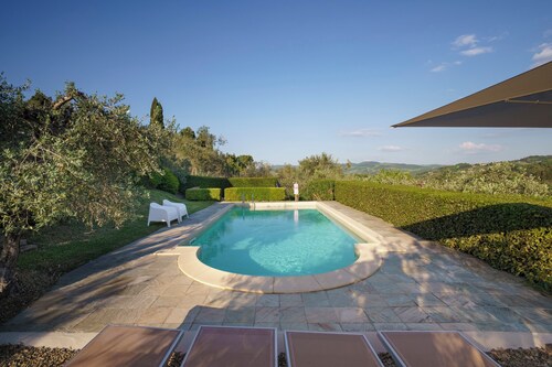 Beautiful villa with spectacular views of Volterra and plenty of privacy