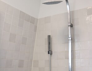 Shower, hair dryer, towels - Bel appartement au cœur d'Asnières (Asnières-sur-Seine)