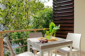 Outdoor dining - Gama 09 Apartments - Studio with balcony (TULUM)