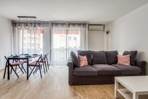 TV - Bright apartment with a view in Antibes (Antibes)