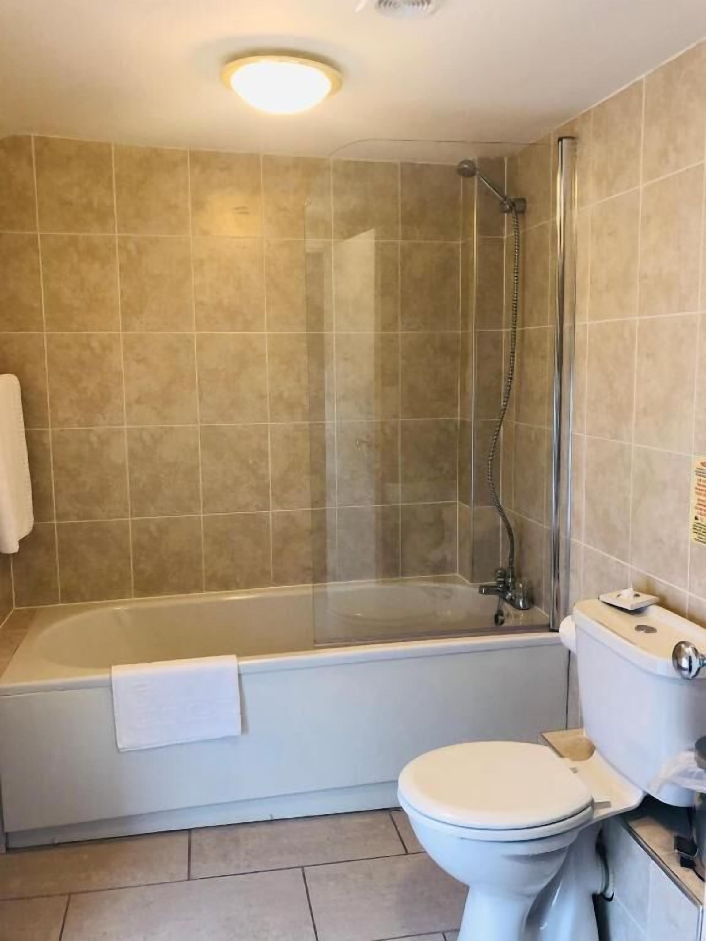 Standard Single Room, Courtyard View | Bathroom | Combined shower/bathtub, free toiletries, towels