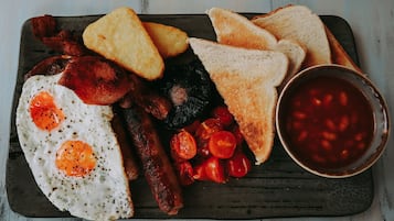 Engelsk frukost varje dag mot avgift