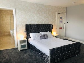 Standard Double Room | Desk, laptop workspace, iron/ironing board, free WiFi - Hardwick Arms Hotel (Sedgefield)