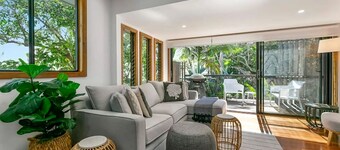 Tropical Escape – Sunshine Beach Retreat