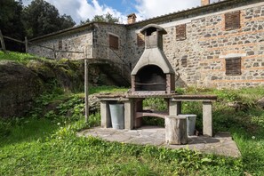 Property grounds - Holiday Home 'Colline' with Balcony and Wi-Fi (Radicofani)