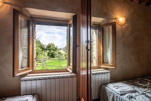 Interior - Holiday Home 'Colline' with Balcony and Wi-Fi (Radicofani)