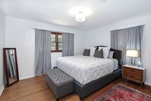 Unclassified image, 5 of 10, button - Peaceful 3-bedroom house in quiet neighborhood with mature trees. (Wichita)