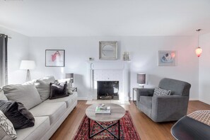 TV - Peaceful 3-bedroom house in quiet neighborhood with mature trees. (Wichita)