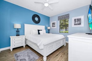 9 bedrooms, iron/ironing board, WiFi, bed sheets - ChampionsGate 9BR Villa Pool Jacuzzi Oasis Disney (Four Corners)