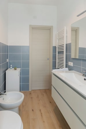 Bathroom - Moderno e comodo Metro Lucio Sestio (Rome)