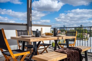 تناول الطعام بالخارج