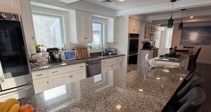 World Cup Stay in Easton! Elegant Suburban Escape Close to Boston Excitement