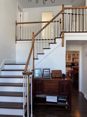 Unclassified image, 4 of 17, button - World Cup Stay in Easton! Elegant Suburban Escape Close to Boston Excitement (Easton)