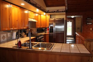 Private kitchen - Otsego Lake Lodge - Your next destination! (Gaylord)
