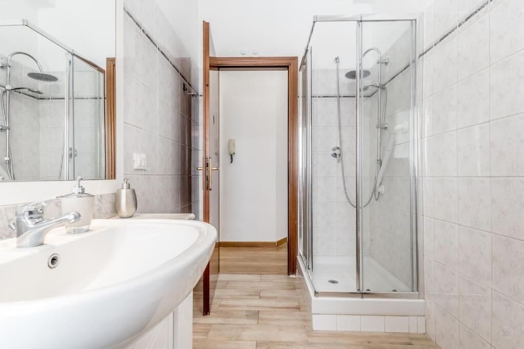 Doccia, asciugacapelli, bidet, asciugamani