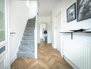 Interior - City Centre House with Hot Tub (Wolverhampton)