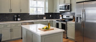 New Hilltop Lake Granbury Retreat, Cowboy Pool, Lake Access, Family Friendly