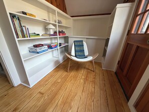 Unclassified image, 4 of 25, button - Open for Spring Break/5 min drive to downtown Black Mountain (Black Mountain)