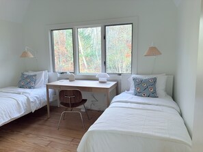 Unclassified image, 5 of 25, button