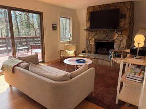 Unclassified image, 3 of 25, button - Open for Spring Break/5 min drive to downtown Black Mountain (Black Mountain)