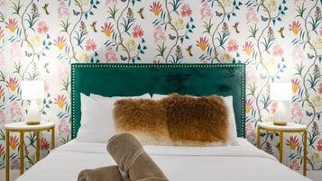 Comfort Room | Iron/ironing board, free WiFi