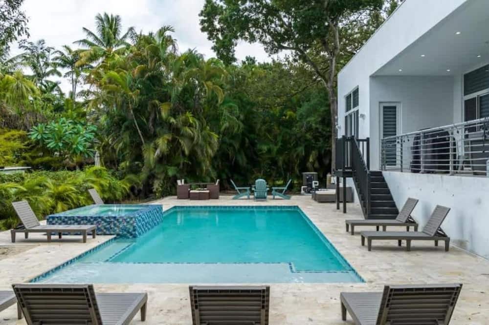 Villa Azul Luxe Retreat Heated Pool